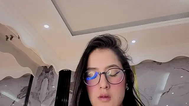 Snapshot of Princess_Violett chatting on July 21, 2026, 2:08 pm Princess Violett online show from July 21, 2026, 2:08 pm