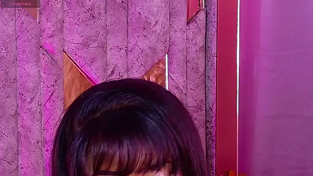 SarahBrunet online show from April 18, 2026, 7:58 pm