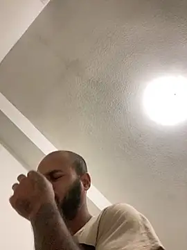 islandvybee55 online show from January 9, 2025, 7:52 am