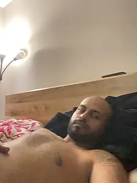 islandvybee55 online show from April 2, 2026, 4:26 pm