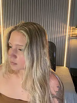 MiaPetit  online show from October 4, 2025, 9:13 pm