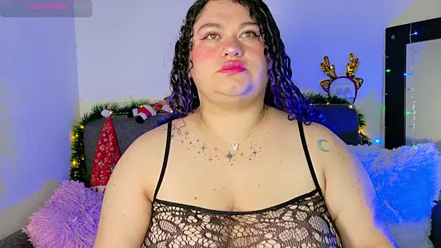 lunitaa0 online show from November 23, 2025, 7:46 pm