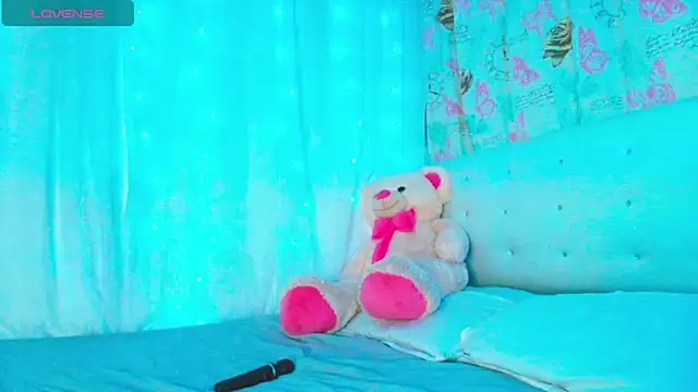 ivonjoness online show from September 12, 2025, 2:22 am