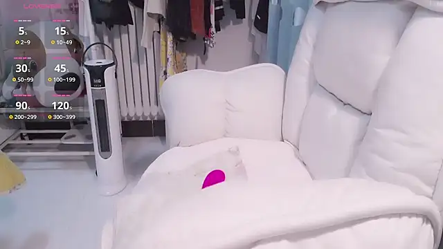 CN-Lily online show from November 11, 2025, 11:54 am