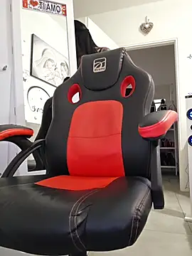 cicciolina online show from December 2, 2025, 1:17 pm