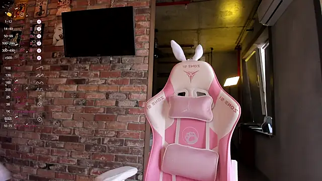 aesthetics  tease online show from September 17, 2025, 4:14 am