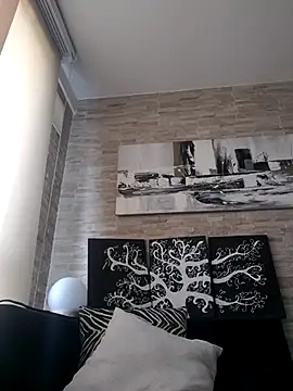 Latiinvenushot online show from April 21, 2026, 2:34 pm