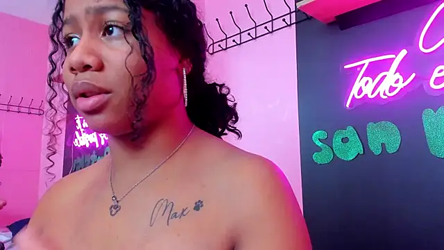 Sofi Fox  online show from March 16, 2025, 6:01 pm