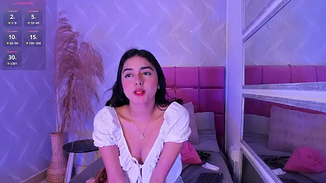 natalia aguirre1 online show from March 17, 2025, 12:46 pm