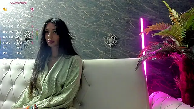 moona ray online show from September 18, 2025, 7:27 pm