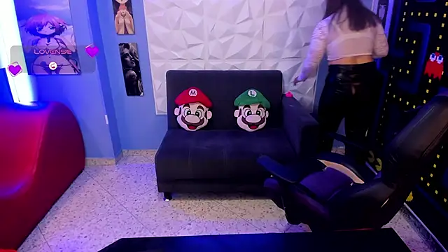 VickyJohnson1 online show from October 9, 2025, 5:44 pm