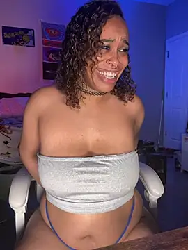 loveluna8 online show from March 12, 2025, 4:08 am