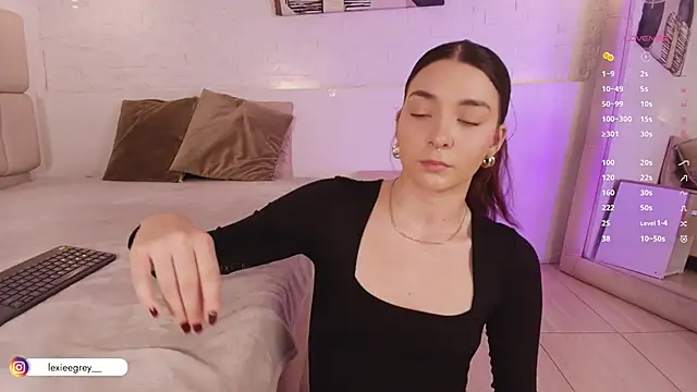 lexiee grey  online show from March 5, 2025, 12:44 pm