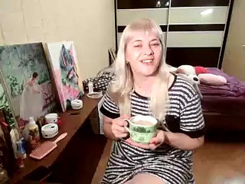 Lia Laguna77 online show from September 12, 2025, 8:42 pm