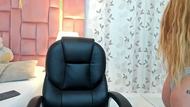 AmbarSantany online show from April 20, 2026, 9:05 pm