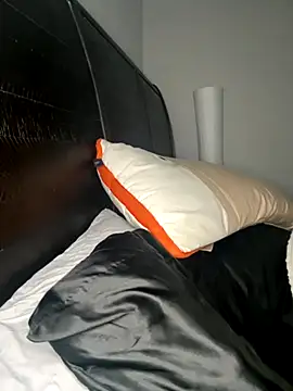 Kinkbitch25 online show from December 4, 2025, 9:12 pm