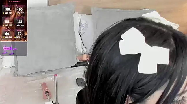 Megansttein  online show from February 2, 2025, 7:35 pm