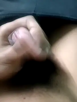 Snapshot of AloneDick chatting on December 18, 2024, 9:25 am AloneDick online show from December 18, 2024, 9:25 am