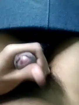 Snapshot of AloneDick chatting on November 24, 2025, 9:42 am AloneDick online show from November 24, 2025, 9:42 am