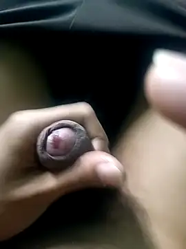 Snapshot of AloneDick chatting on December 17, 2025, 9:37 am AloneDick online show from December 17, 2025, 9:37 am