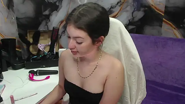 lilimini032 online show from October 7, 2025, 7:33 pm