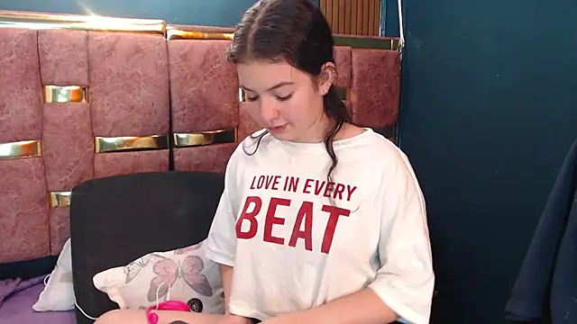 lilimini032 online show from April 14, 2026, 8:04 pm