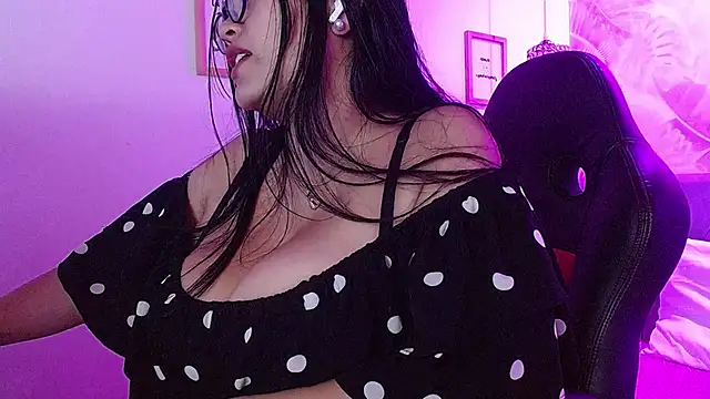 violletha online show from February 5, 2025, 12:27 pm