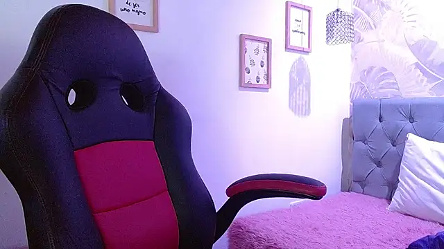 violletha online show from March 10, 2025, 12:26 pm