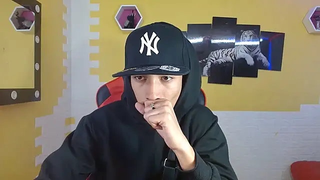 jose sexycumm online show from March 10, 2025, 6:45 pm