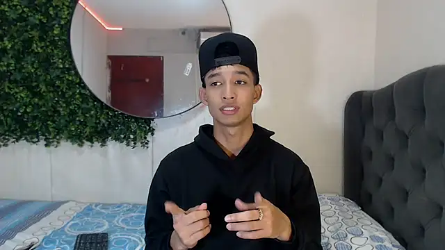 jose sexycumm online show from March 17, 2025, 7:15 pm