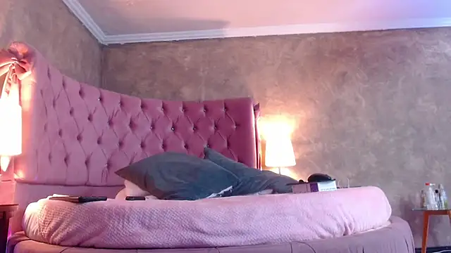 GabyPetit online show from March 5, 2025, 8:32 pm