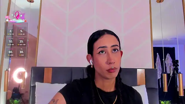 GabyPetit online show from November 28, 2025, 8:00 pm