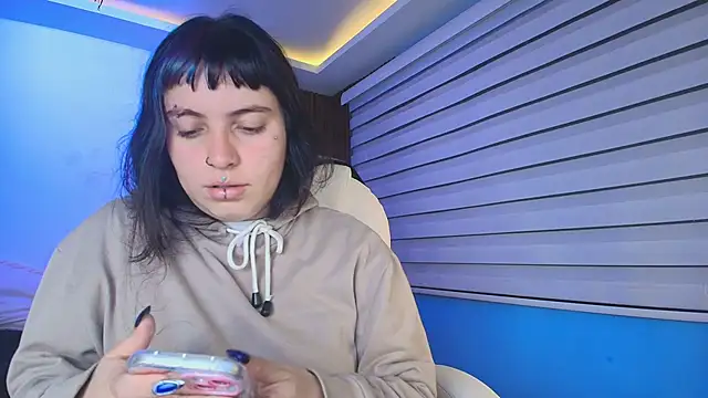 Lucy Smith2 online show from April 17, 2026, 11:46 am