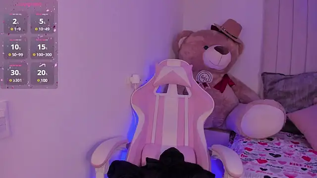 Emilyymilleer  online show from March 12, 2025, 4:46 pm