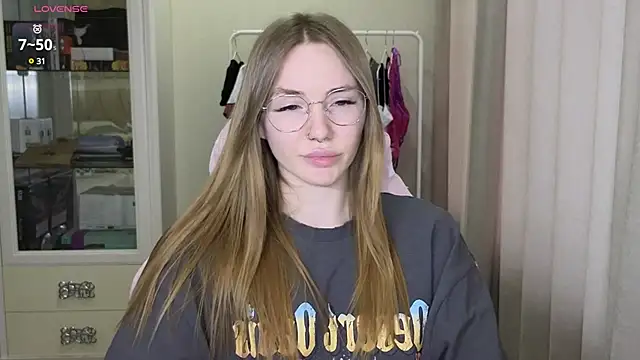 littlevildevil online show from February 28, 2025, 11:14 am