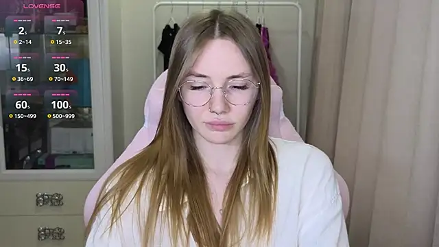 littlevildevil online show from March 14, 2025, 11:12 am