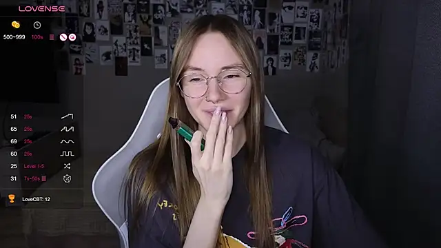 littlevildevil online show from April 20, 2026, 11:13 am