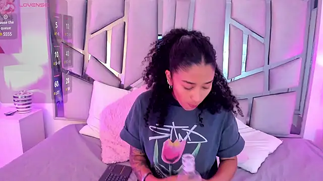  lanna jhonson  online show from January 17, 2025, 11:17 am