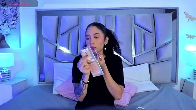  lanna jhonson  online show from February 6, 2025, 11:32 am