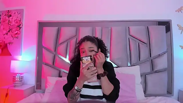  lanna jhonson  online show from February 18, 2025, 12:17 pm