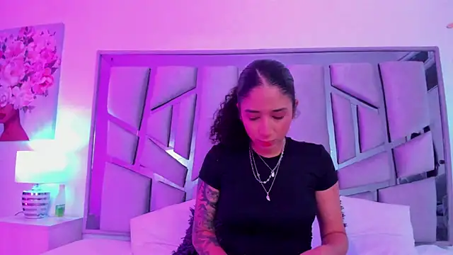  lanna jhonson  online show from March 22, 2025, 12:04 pm