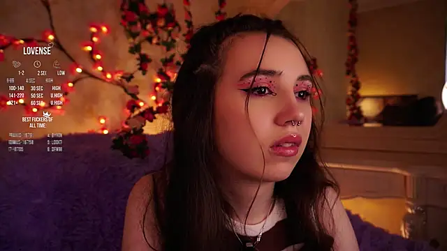 GillianDowdey online show from November 1, 2025, 3:52 am