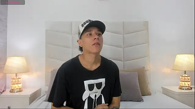 Snapshot of Buda_and_Cataleya_ chatting on March 17, 2025, 2:01 pm Buda and Cataleya online show from March 17, 2025, 2:01 pm