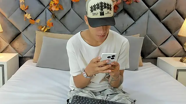 Snapshot of Buda_and_Cataleya_ chatting on November 4, 2025, 3:44 pm Buda and Cataleya online show from November 4, 2025, 3:44 pm