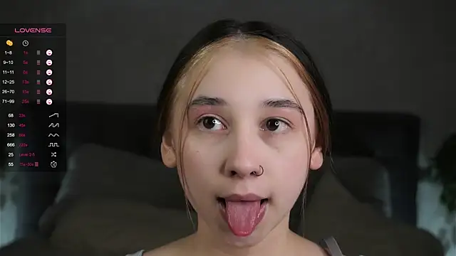 AislyEmbury online show from February 26, 2025, 2:04 am