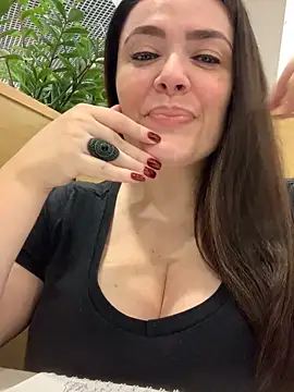 Sophie Eaton online show from September 15, 2025, 7:14 pm