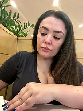 Sophie Eaton online show from October 14, 2025, 7:58 pm