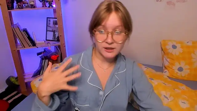 Snapshot of leazy_peazy chatting on September 22, 2025, 8:00 pm leazy peazy online show from September 22, 2025, 8:00 pm