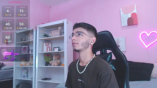 Ian Castillo  online show from January 29, 2025, 11:09 am