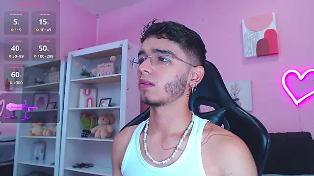 Ian Castillo  online show from February 1, 2025, 11:21 am